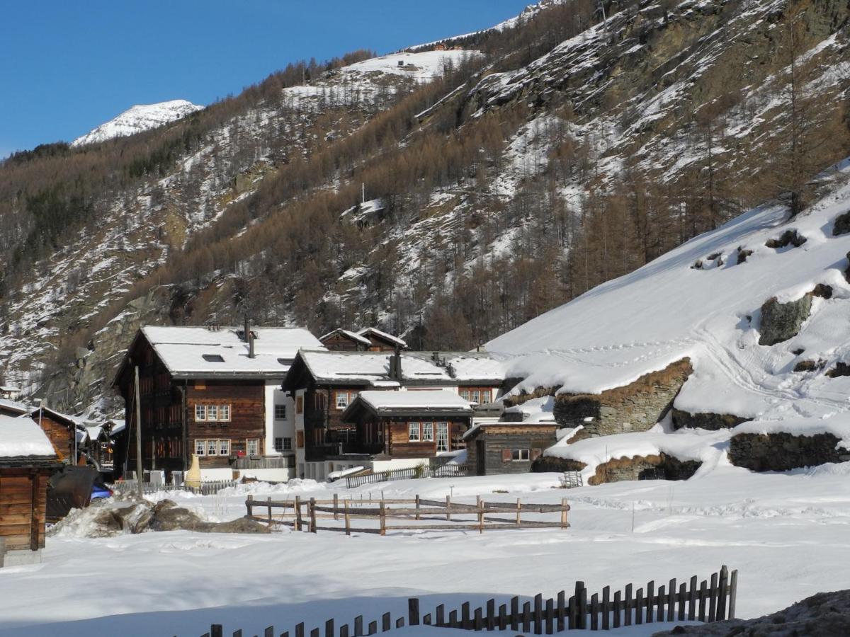 Ferienhaus Antigua Saas-Grund Ruang foto